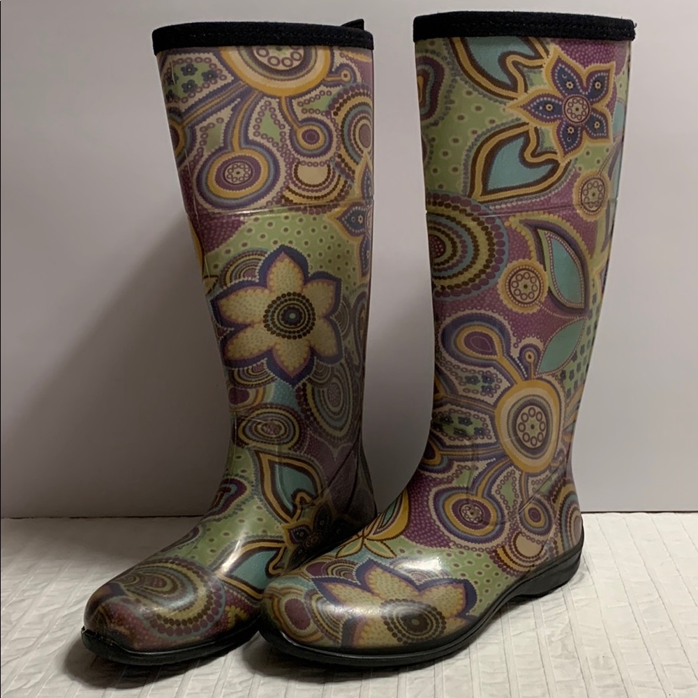 7US Women’s Kamik Floral Tall Rain Boots